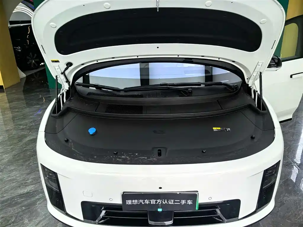 Li Auto i8 2025 — фото 10