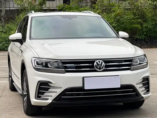 Volkswagen Tiguan L Plug-In Hybrid 2021