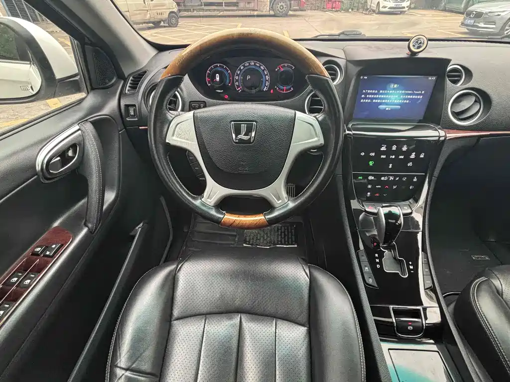 Luxgen Da7 SUV 2015 — фото 9