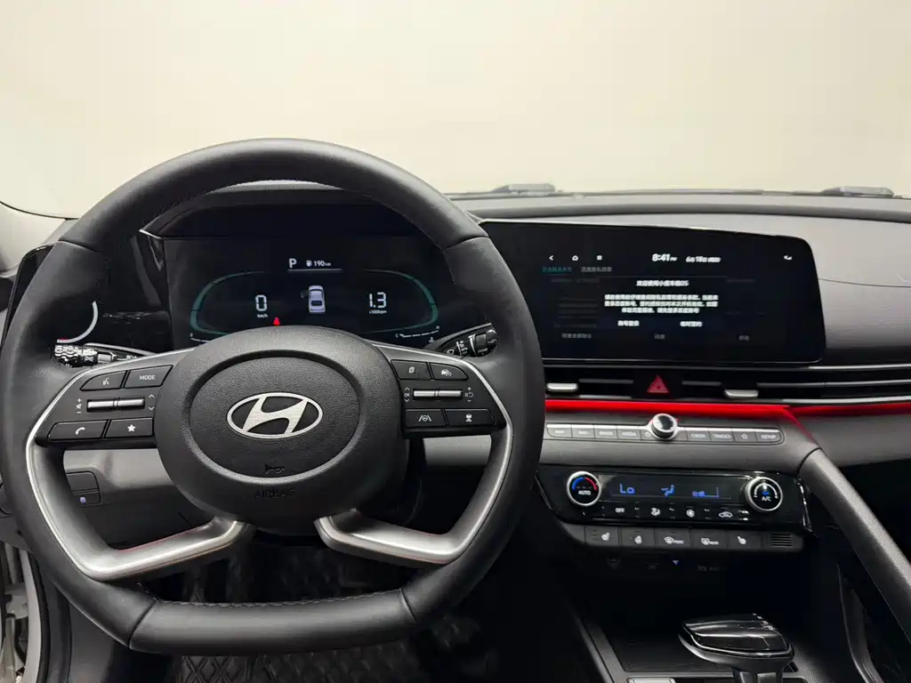 Hyundai Elantra 2023 — фото 11