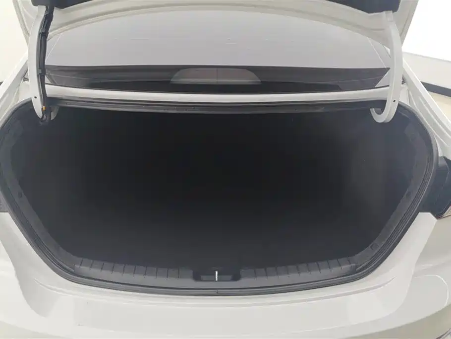 Hyundai Elantra 2018 — фото 4