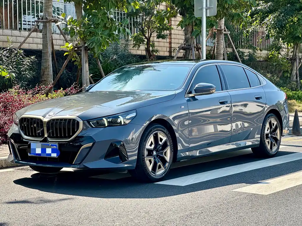 BMW 5 Series 2024 — фото 1