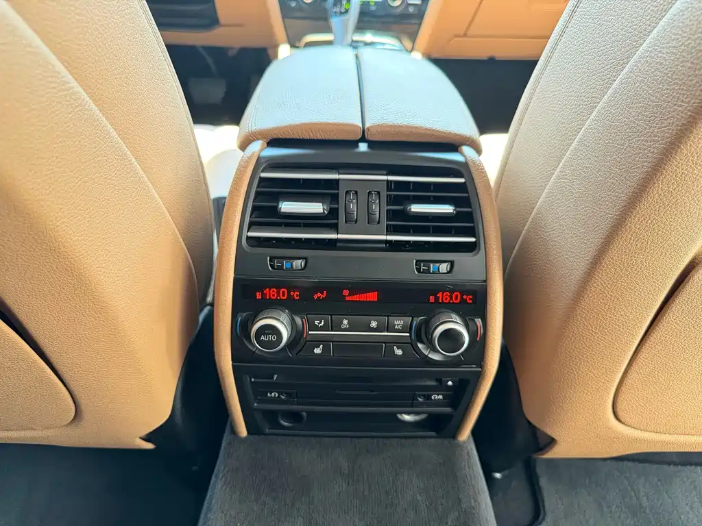 BMW 7 Series 2015 — фото 16