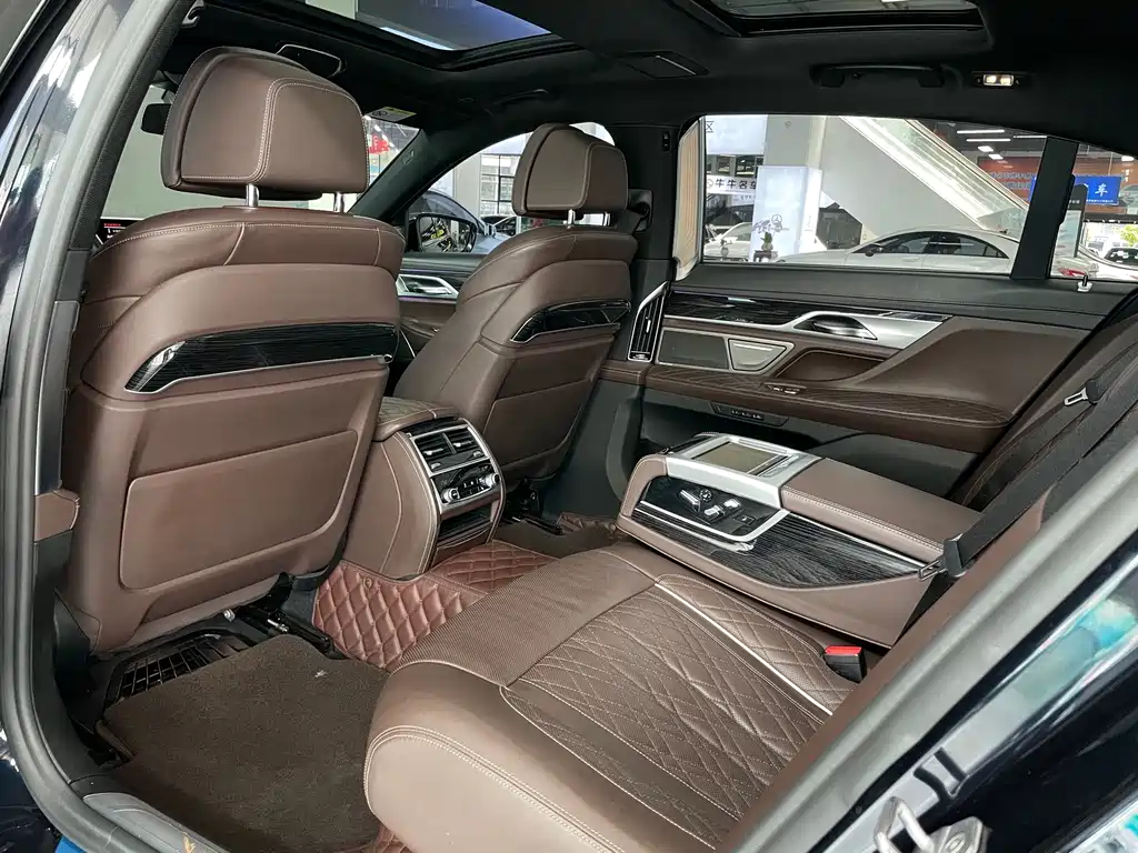 BMW 7 Series 2019 — фото 9