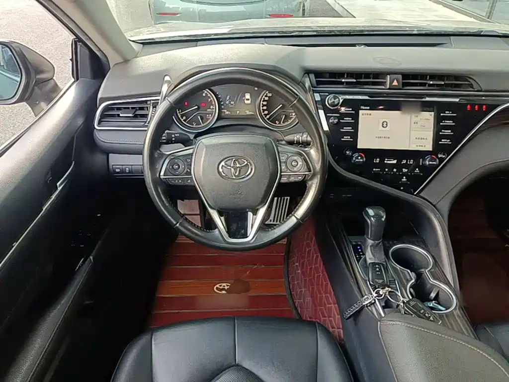 Toyota Camry 2018 — фото 17