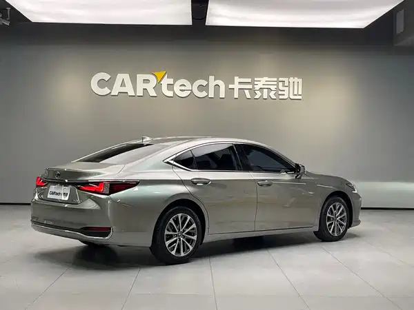 Lexus ES 2023