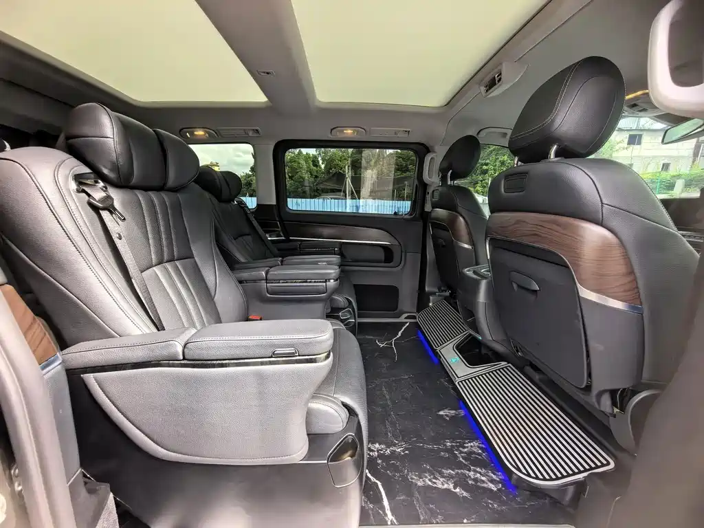 Mercedes-Benz V-Class 2023 — фото 14