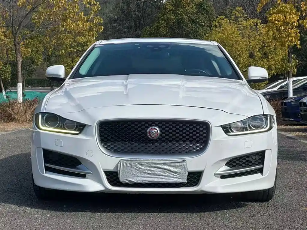 Jaguar XE 2016 — фото 2