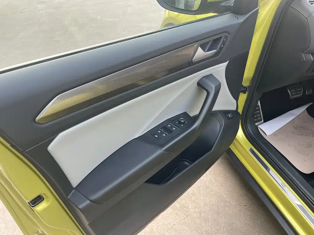 Volkswagen T-Roc 2023 — фото 12