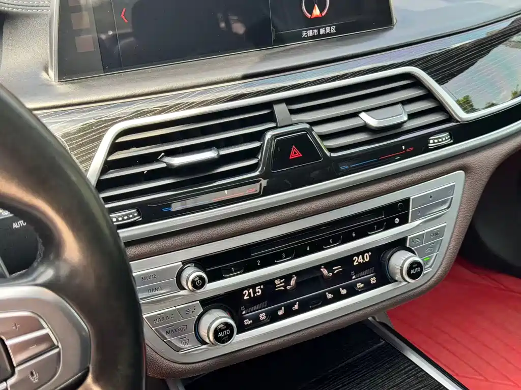 BMW 7 Series 2018 — фото 16