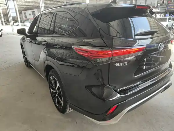 Toyota Crown Kluger 2021