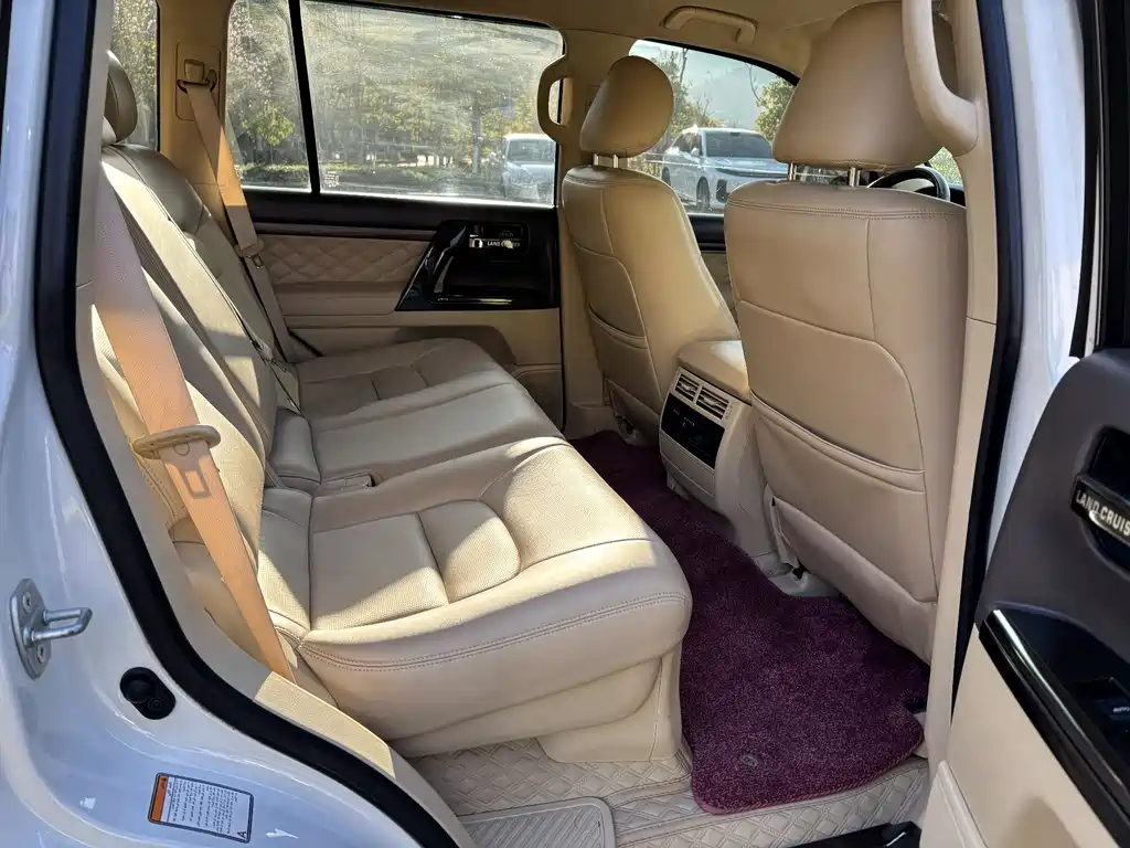 Toyota Land Cruiser 2018 — фото 9