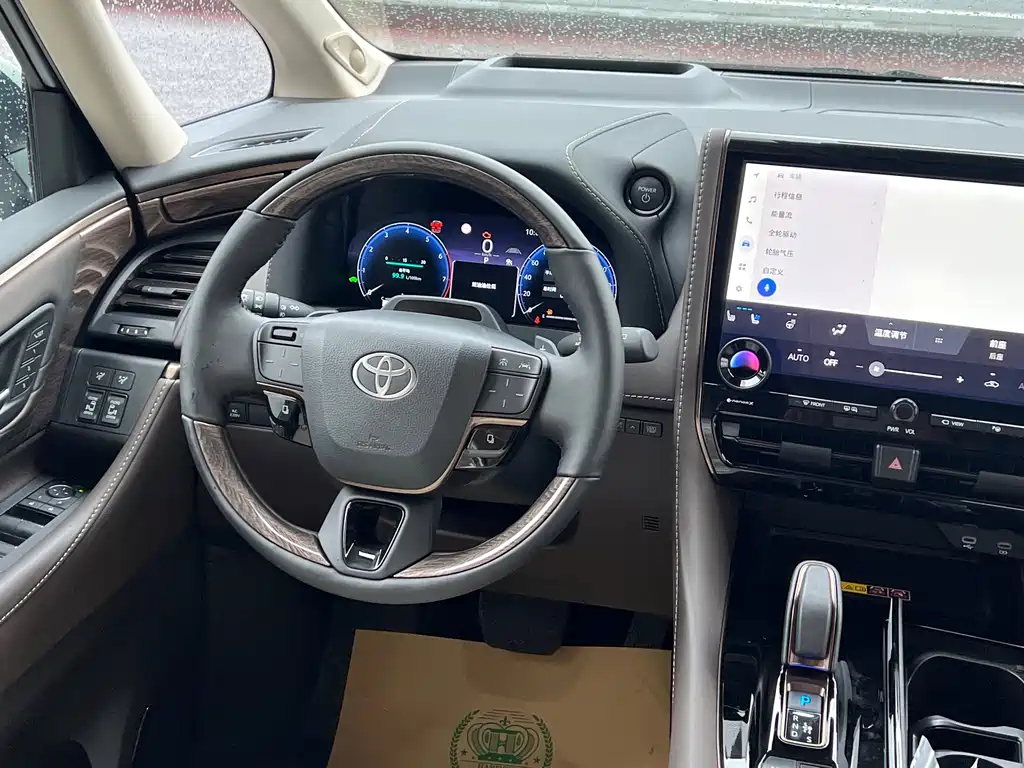 Toyota Alphard — фото 18