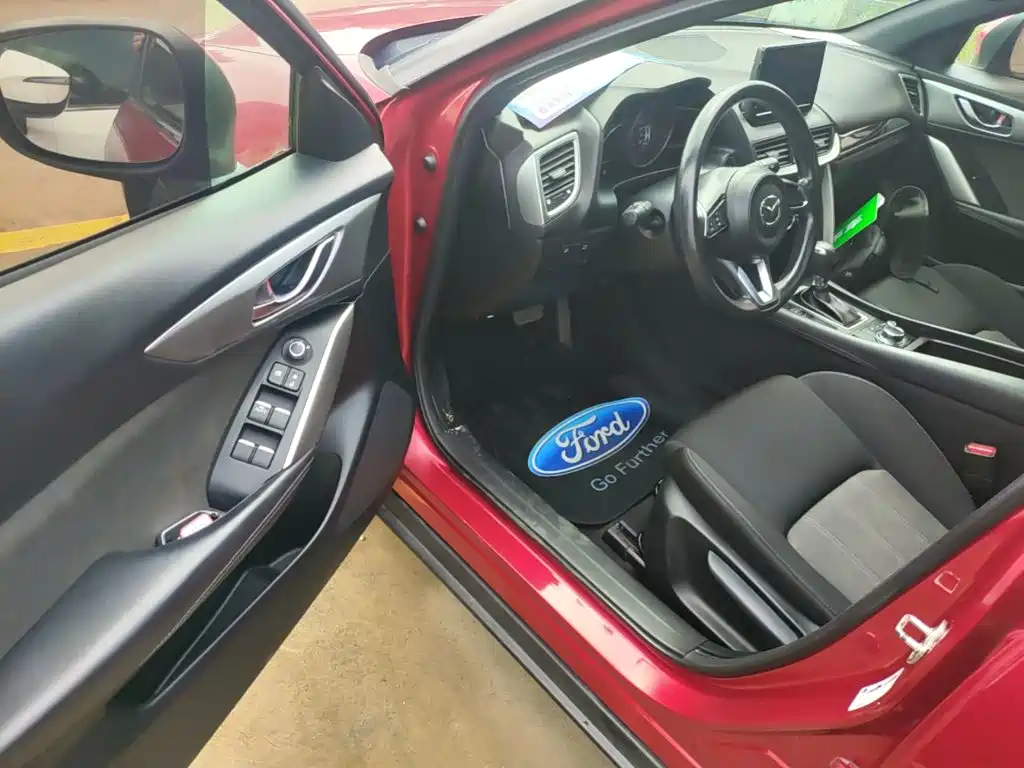 Mazda CX-4 2018 — фото 16