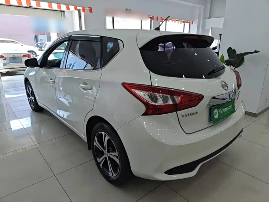 Nissan Tiida 2017 — фото 5