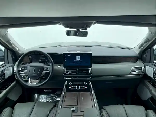 Lincoln Navigator 2024