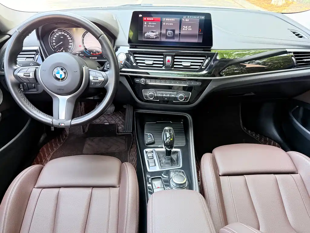 BMW 1 Series 2024 — фото 14