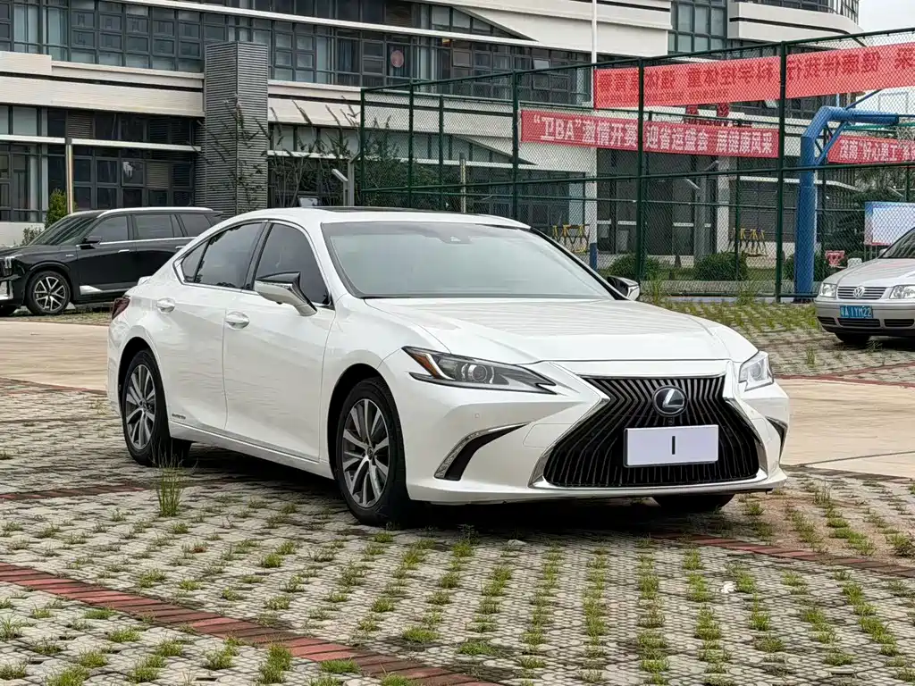 Lexus ES 2020 — фото 3