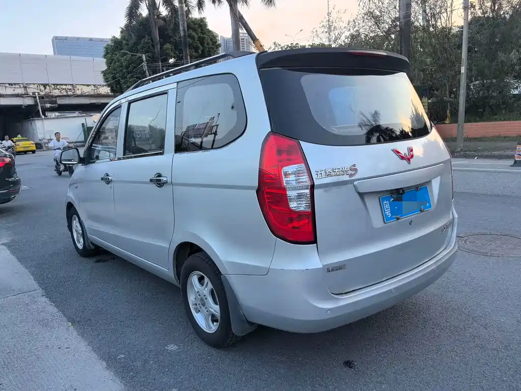 Wuling Hongguang 2016