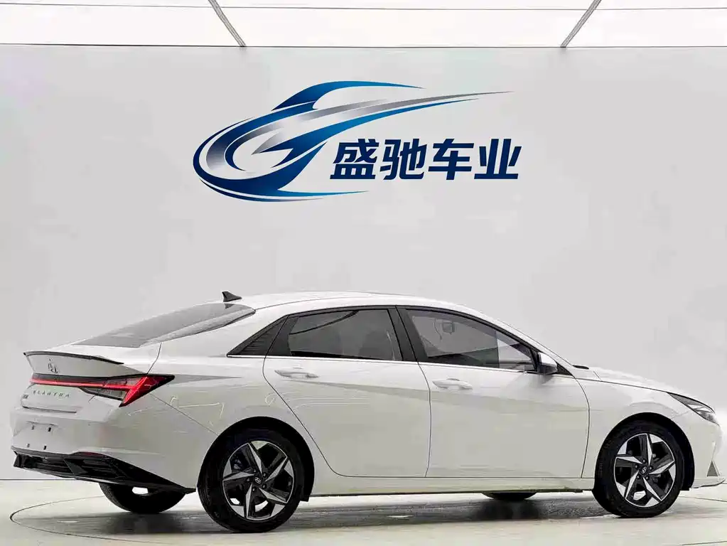 Hyundai Elantra 2022