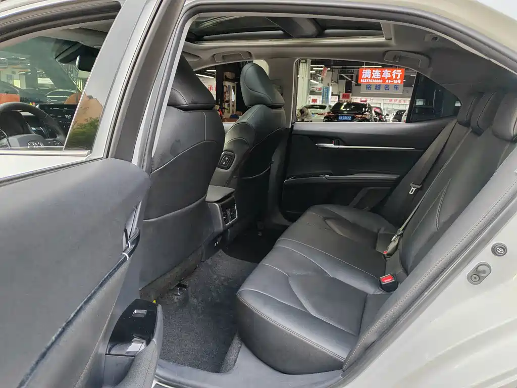 Toyota Camry 2022 — фото 10