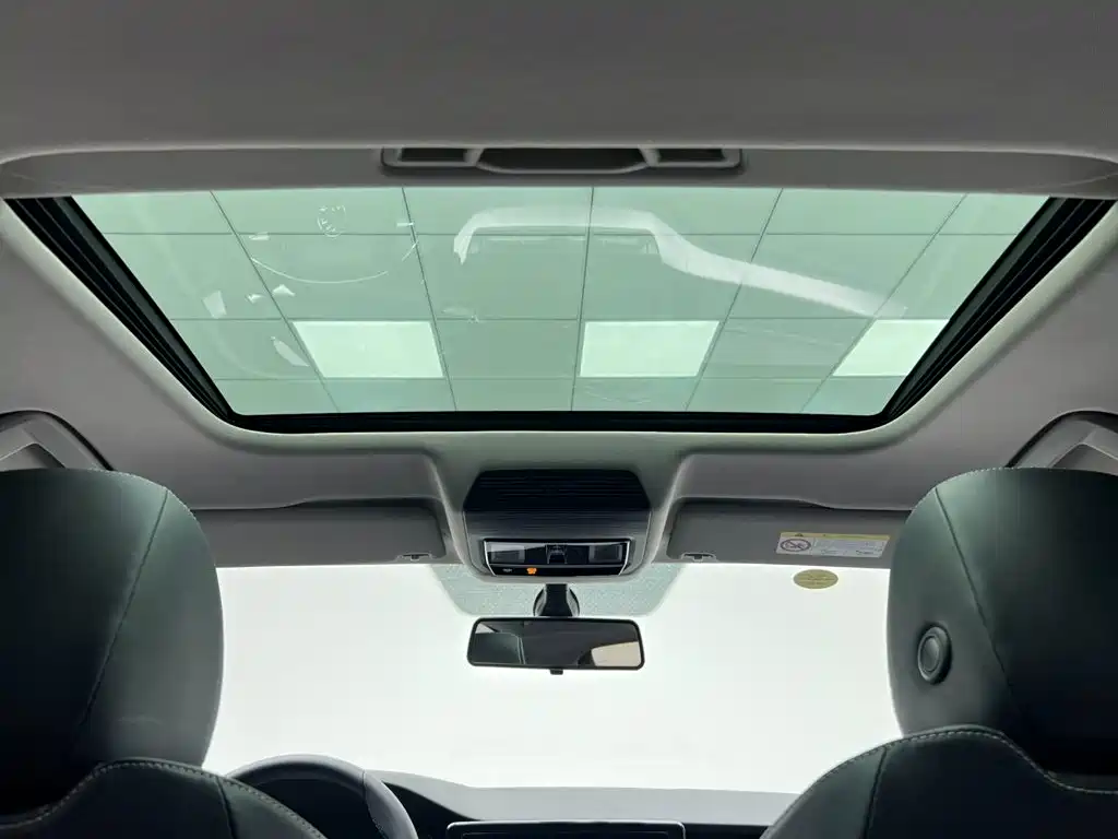 Skoda Octavia 2023 — фото 11