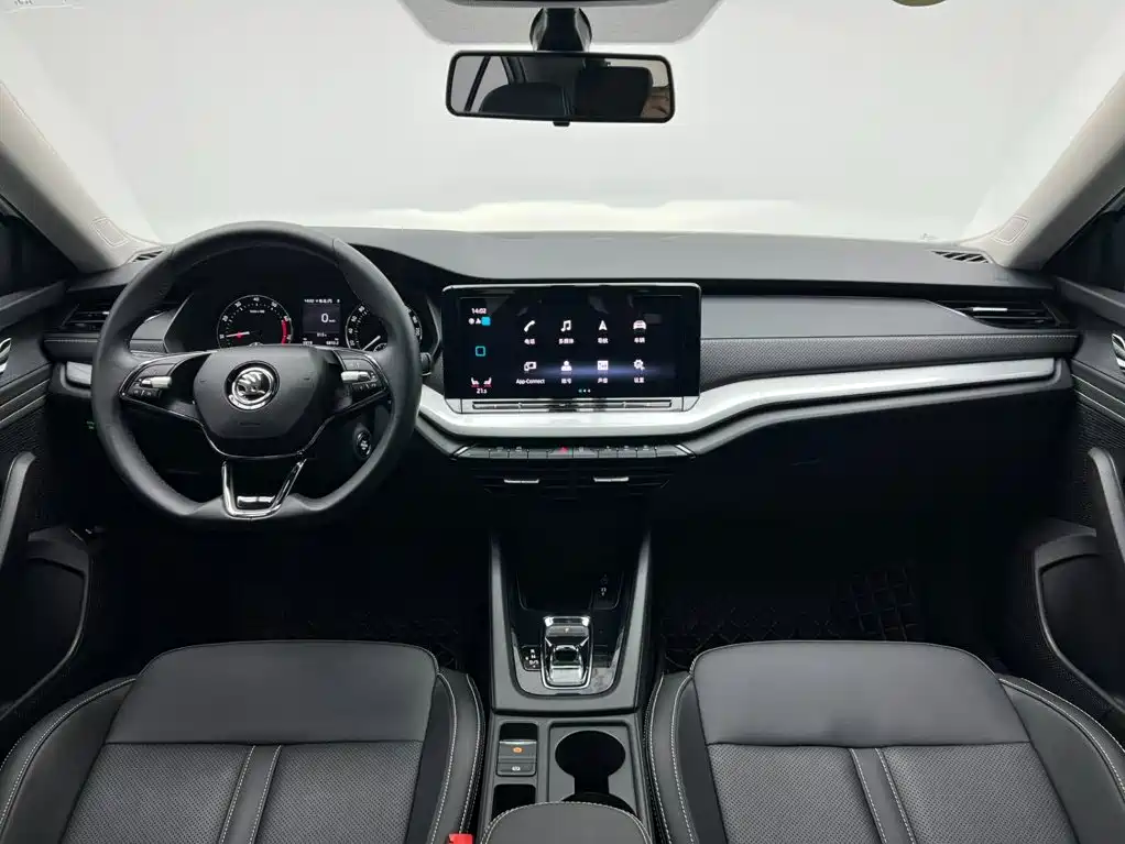 Skoda Octavia 2023 — фото 10