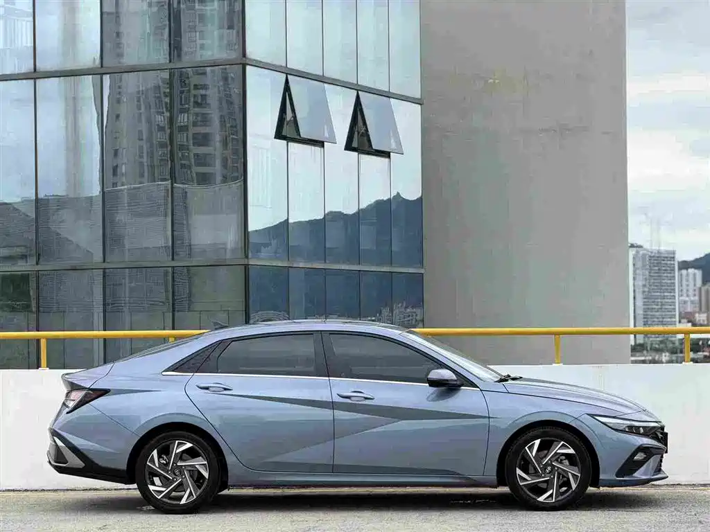 Hyundai Elantra 2024 — фото 9