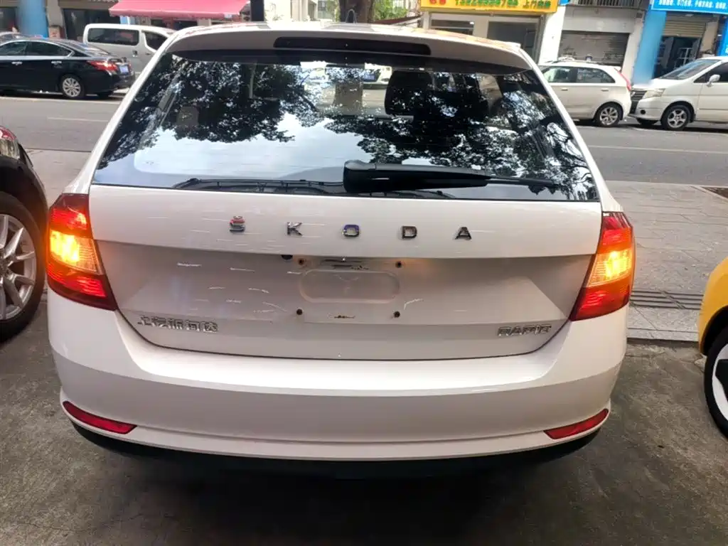 Skoda Rapid Spaceback 2020 — фото 6