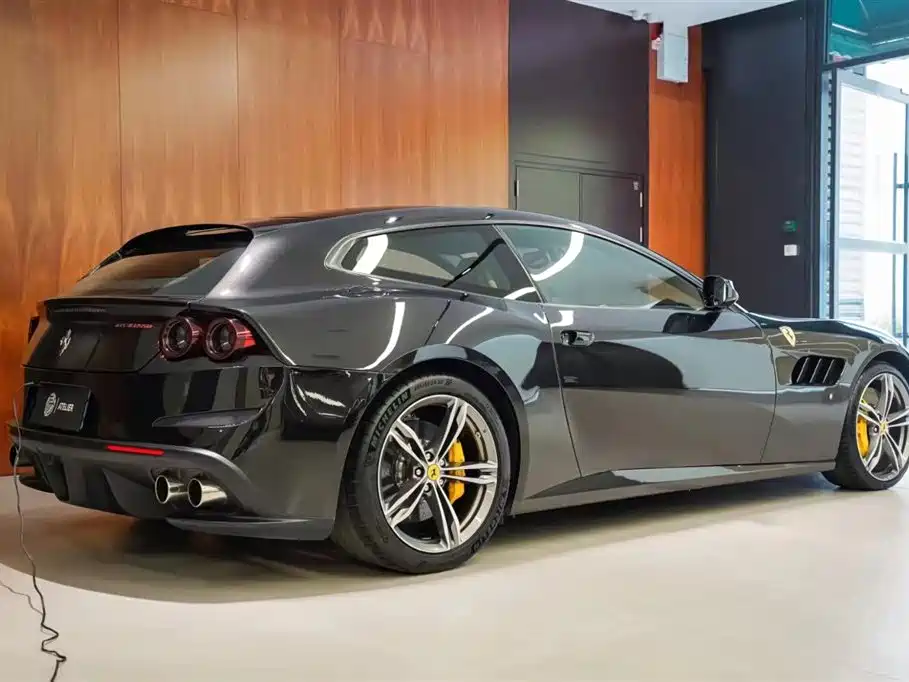 Ferrari GTC4Lusso 2018 — фото 5