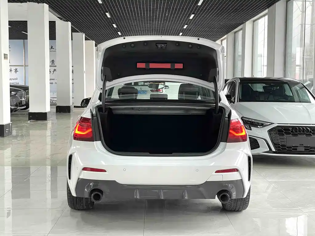 BMW 1 Series 2023 — фото 14