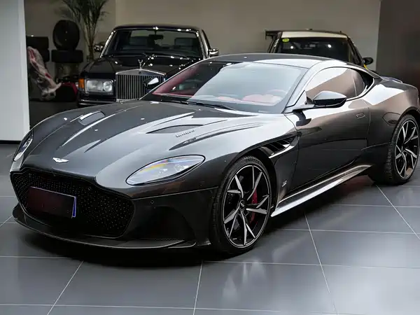 Aston Martin DBS 2019
