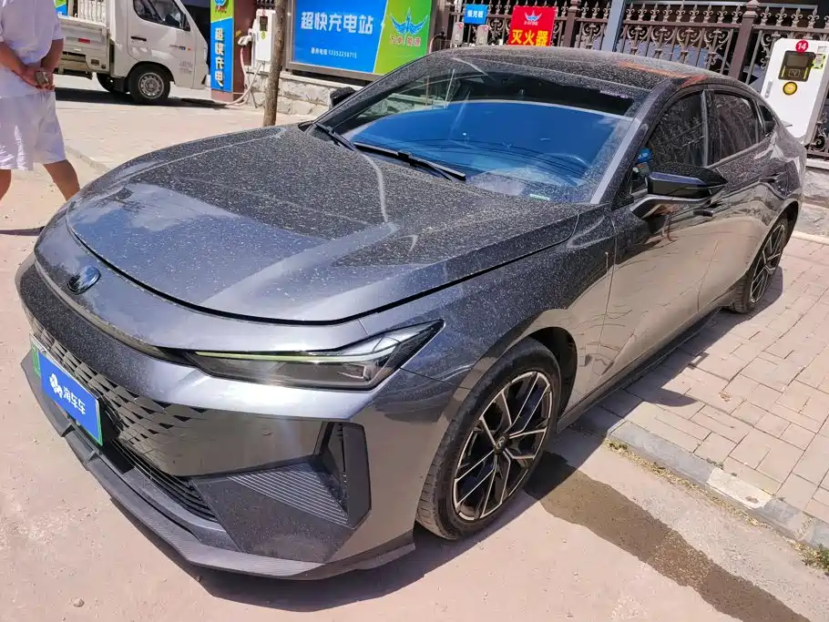 Changan UNI-V Smart Electric Idd 2024 — фото 1