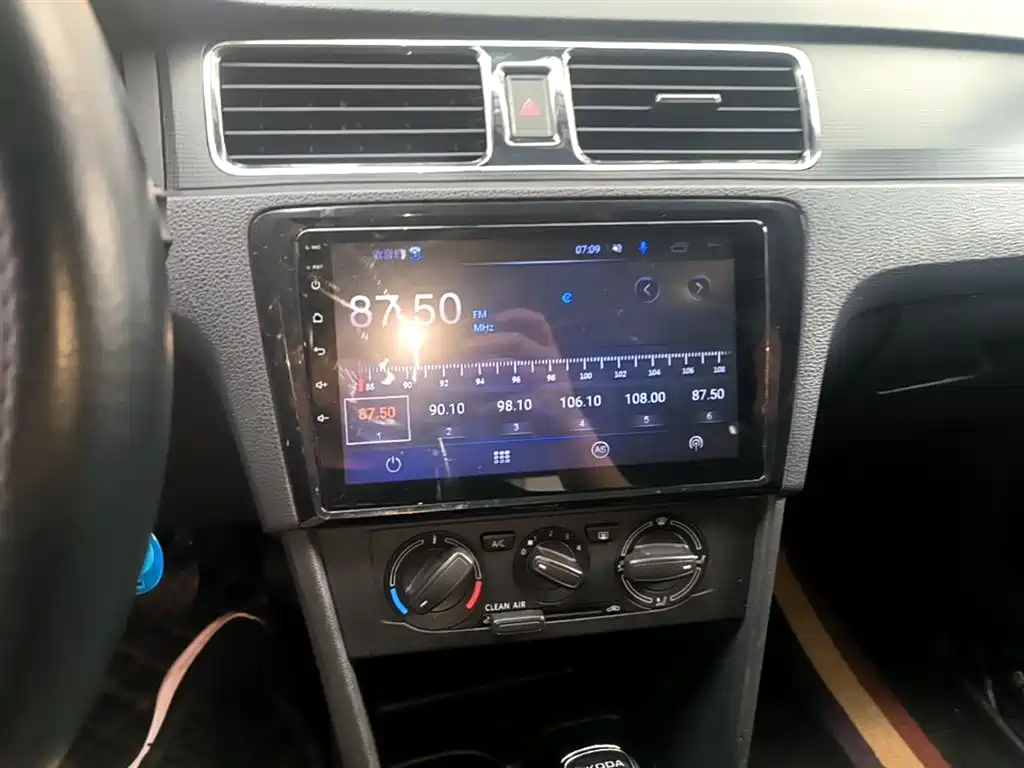 Skoda Rapid Spaceback 2020 — фото 13