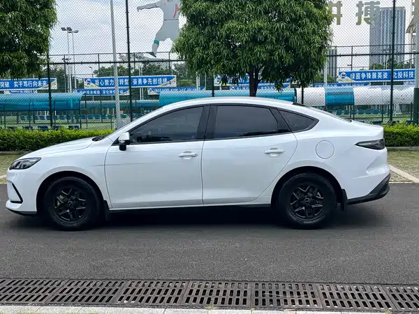 BYD Seal 05 DM-i 2025