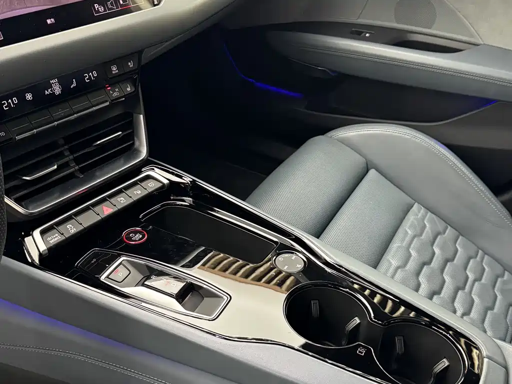 Audi e-tron GT 2024 — фото 10