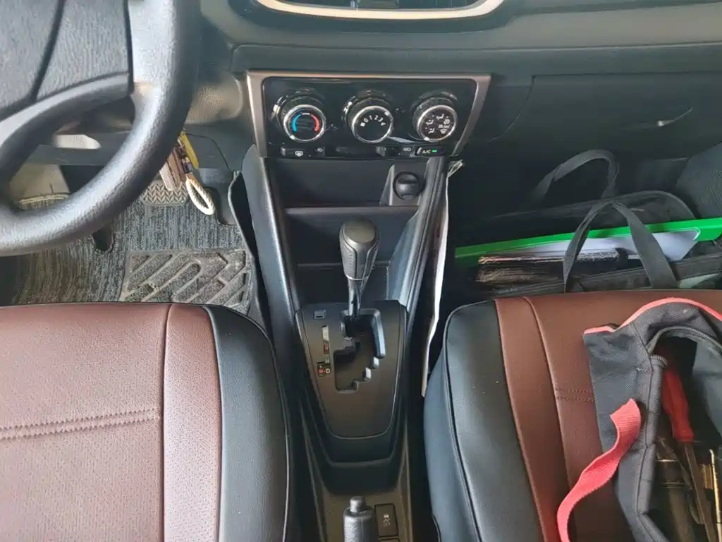 Toyota Yaris L 2018 — фото 14