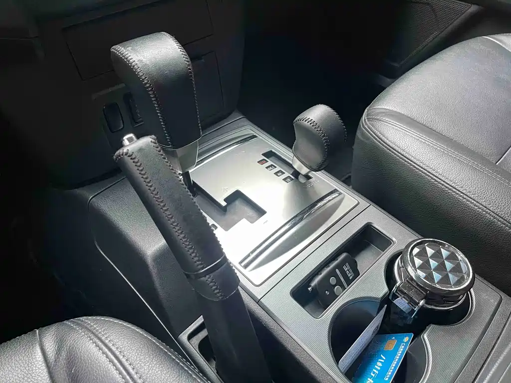 Mitsubishi Pajero 2015 — фото 13
