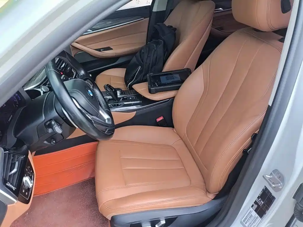 BMW 5 Series 2019 — фото 15