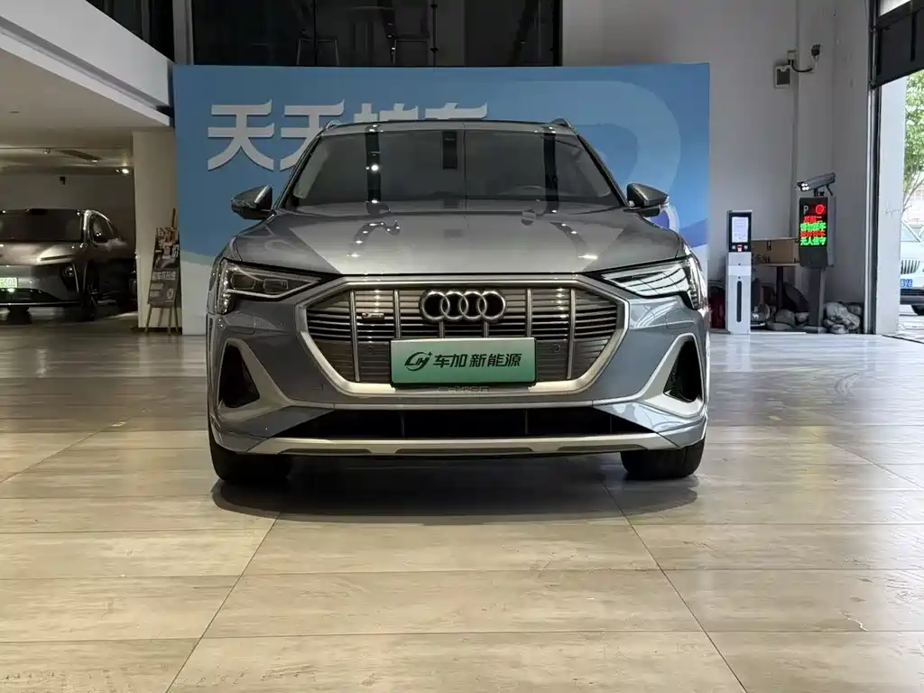 Audi e-tron 2023 — фото 4