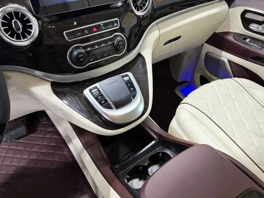 Mercedes-Benz Vito 2022 — фото 19
