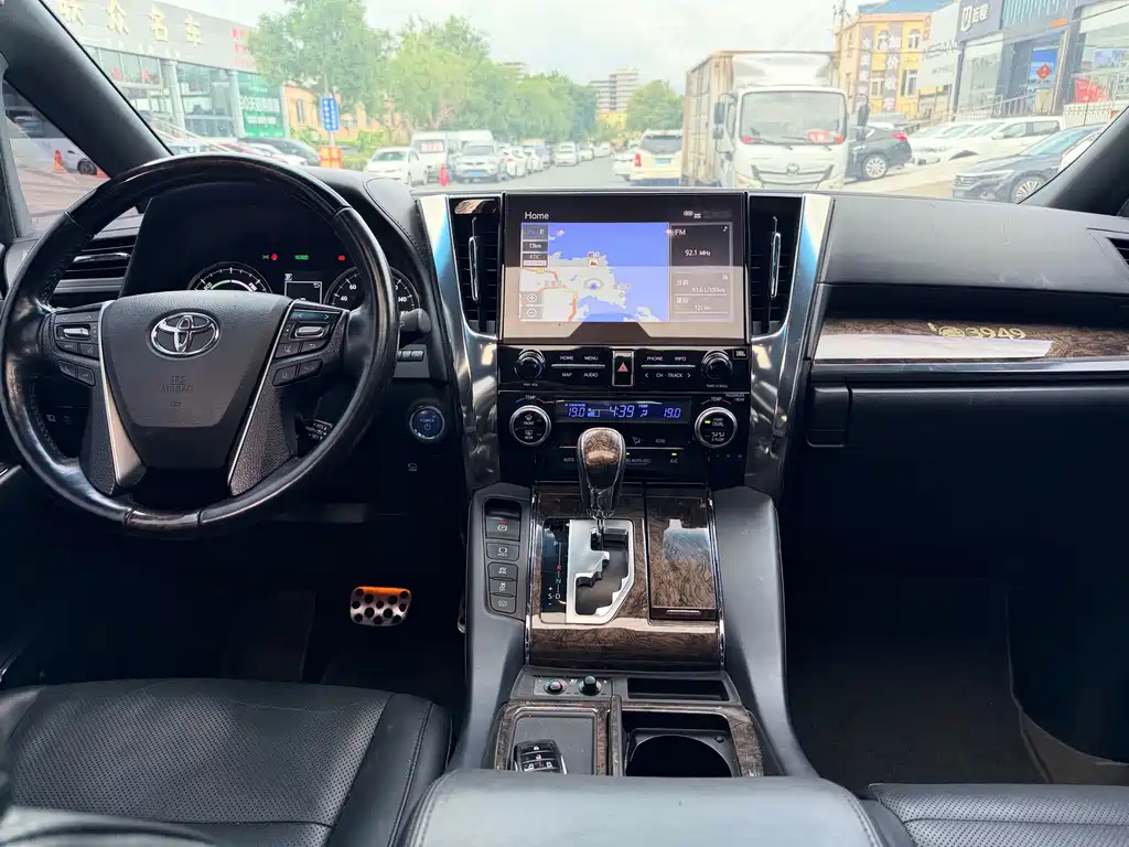 Toyota Alphard 2020 — фото 8