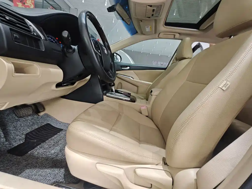 Toyota Camry 2015 — фото 4