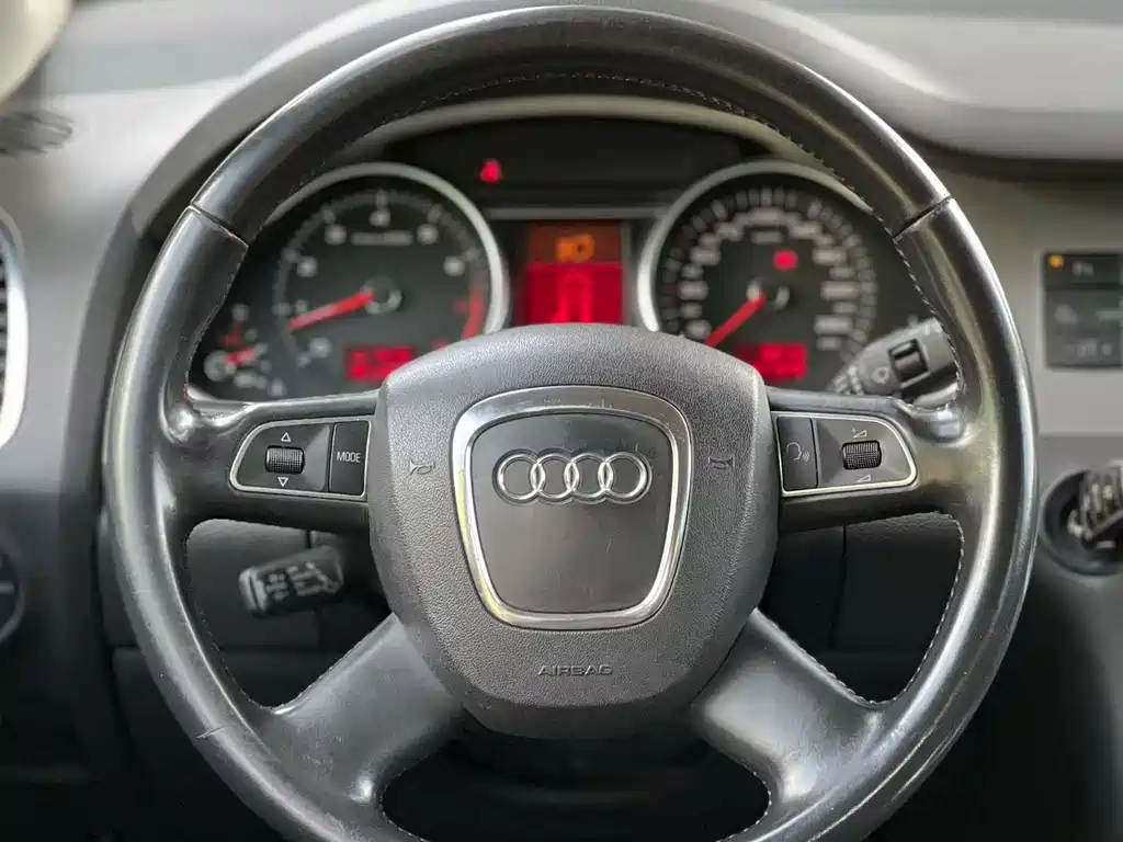 Audi Q7 2011 — фото 2