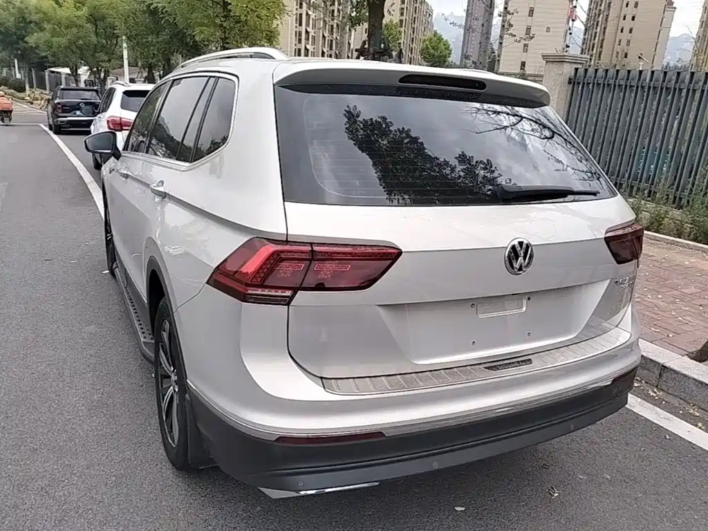 Volkswagen Tiguan L 2018 — фото 5