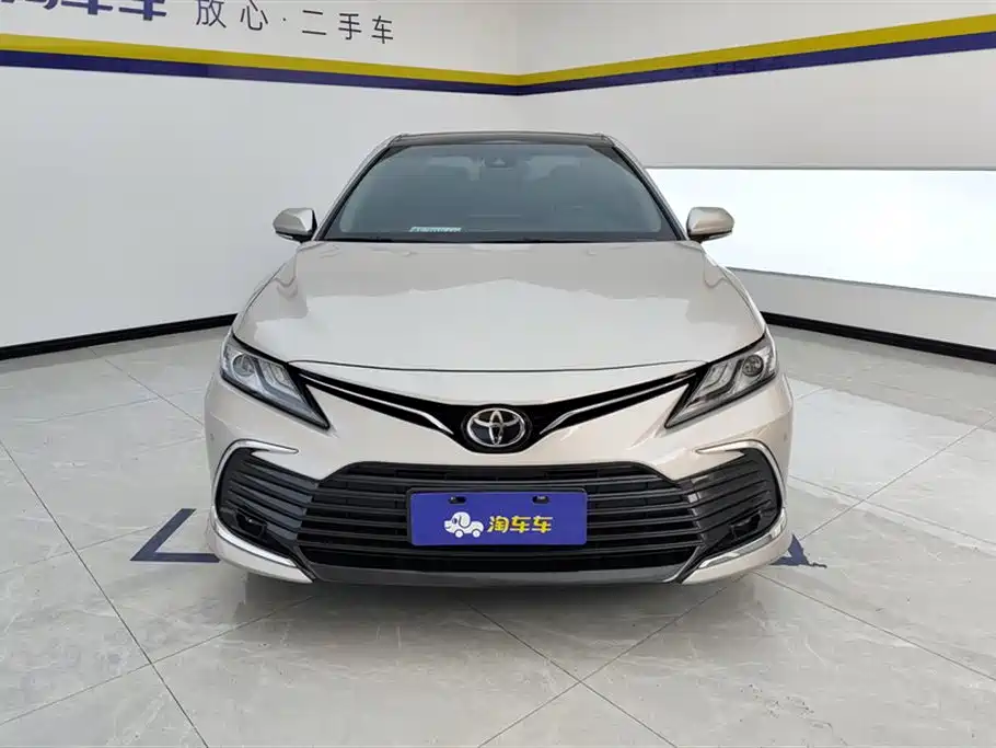 Toyota Camry 2021 — фото 2