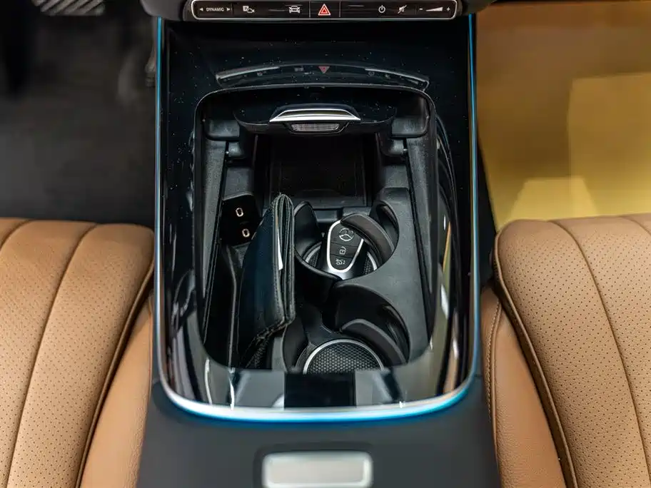 Mercedes-Benz E-Class 2025 — фото 14