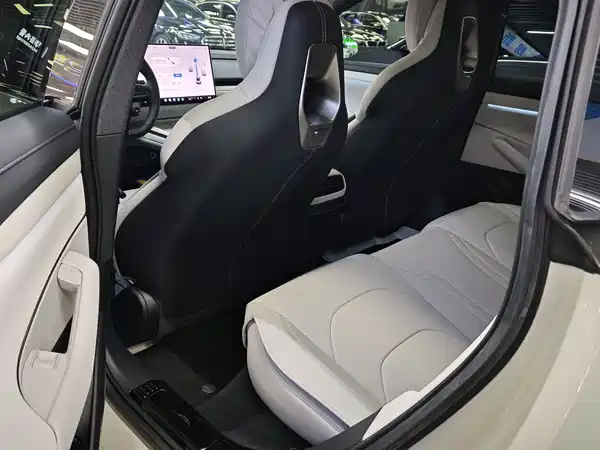 Xiaomi SU7 2025