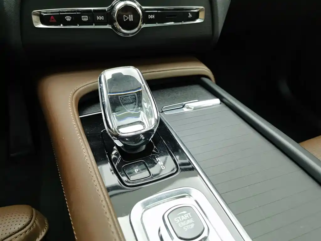 Volvo XC90 PHEV 2023 — фото 13