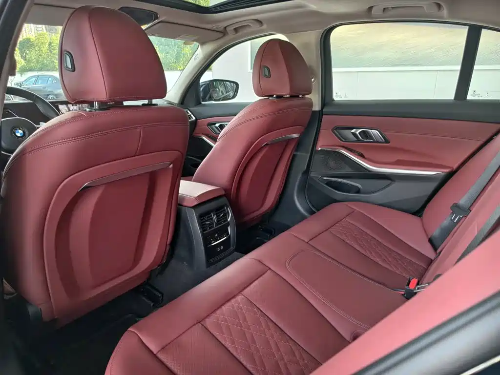 BMW 3 Series 2025 — фото 13